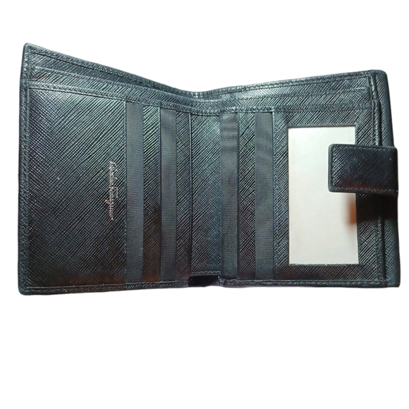 ♣️SALVATORE FERRAGAMO SAFFIANO LEATHER GANCINI WALLET - Picture 12 of 13